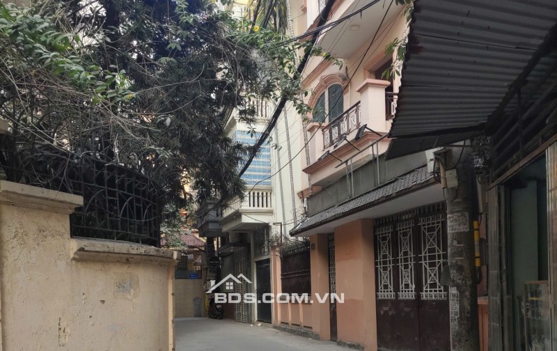 Phố Đặng Văn Ngữ: Nhà 5 tầng, MT5m, lối thông Xã Đàn; An ninh cao, 8.15TỶ